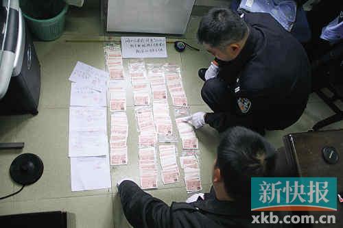 ■警方查獲的偽造火車(chē)票。通訊員供圖