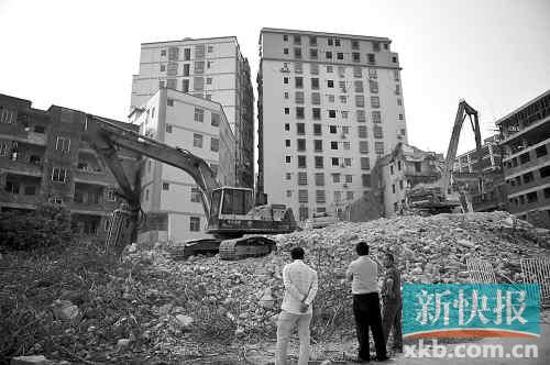 在無數(shù)次專項行動和強拆風(fēng)暴的背后，是衍生出的各色潛規(guī)則。