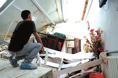 家中成為一片廢墟。記者 趙思衡/攝