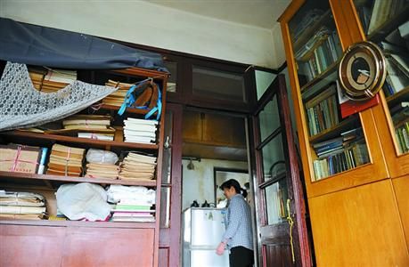 老人生活簡樸，平時有保姆照顧