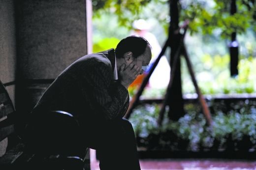 丹丹不能和爸爸進(jìn)行很好的溝通，爸爸傷透了腦筋。