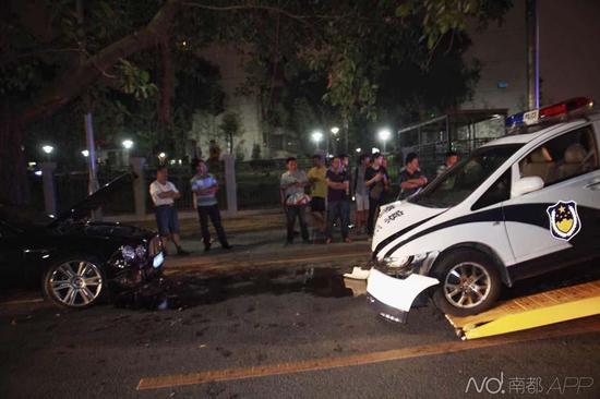 當時賓利司機去筆架山爬山，車停在路邊，剛回來便發(fā)現(xiàn)車輛發(fā)生了事故。