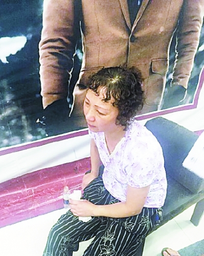 遇難女子家屬很悲傷。