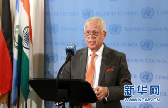 12月12日，在美國紐約聯(lián)合國總部，安理會本月輪值主席、摩洛哥常駐聯(lián)合國代表盧利什基向媒體宣讀聲明。聯(lián)合國安理會12日發(fā)表媒體聲明，對朝鮮發(fā)射衛(wèi)星的行為表示譴責(zé)。 新華社記者林瓊攝