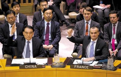 1月22日，紐約，中國常駐聯(lián)合國代表李保東舉手贊成通過對(duì)朝鮮制裁決議。