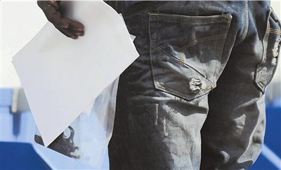 涉案手槍。新華社發(fā)