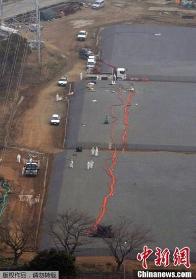 東京電力公司福島第一核電站一儲(chǔ)水池4月5日發(fā)生污水泄漏事故，維修人員自4月6日起，開始使用5臺(tái)水泵進(jìn)行污水轉(zhuǎn)移作業(yè)，目前已成功轉(zhuǎn)移13000噸污水，但是仍有47噸發(fā)生了泄露。事故發(fā)生3天以來(lái)，泄漏污水總量約167噸。