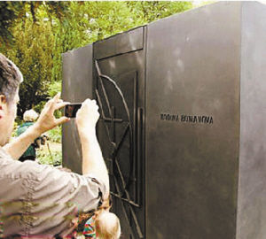 捷克旅行社推“腐敗游”，火了！