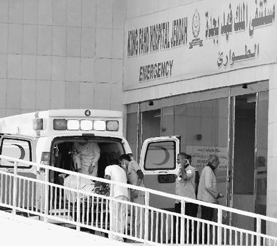 圖為一輛救護(hù)車抵達(dá)沙特吉達(dá)法赫德國王醫(yī)院。