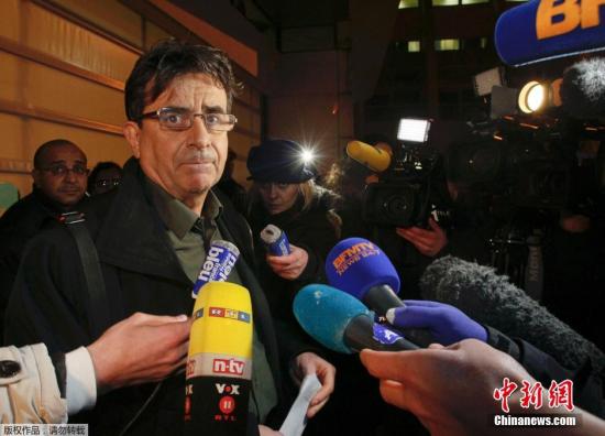 圖為醫(yī)院發(fā)言人接受采訪。