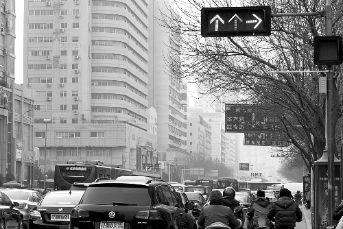 新交規(guī)“黃恐”引發(fā)擁堵？ 這個真的有！