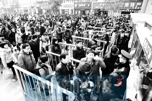 節(jié)后，鄭州火車站迎來旅客返程高峰