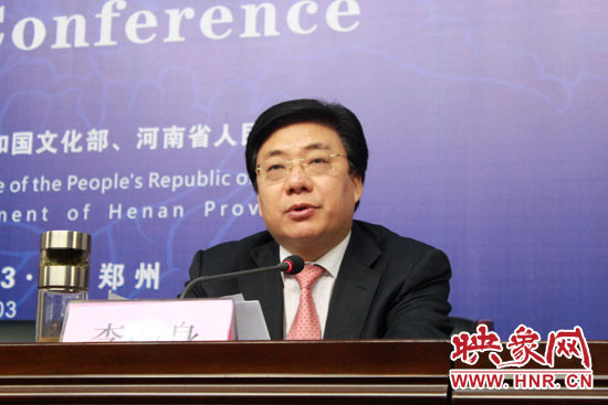 洛陽市市長李柳身發(fā)表熱情洋溢的旅游推介詞。