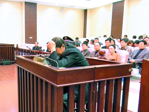 庭審中，楊某一直沒有抬頭。