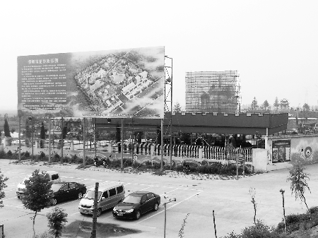 6月7日，龍華歡樂園“佛像”頭部已經(jīng)被取下