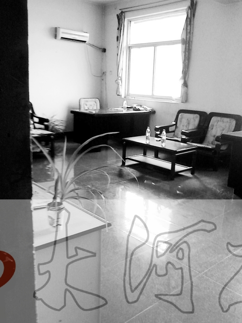 上班時間，這間辦公室內(nèi)卻空無一人。