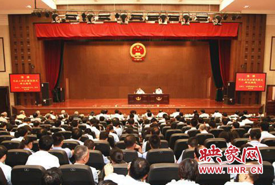 9月3日上午，河南省高級(jí)人民法院召開機(jī)關(guān)全體黨員干部大會(huì)