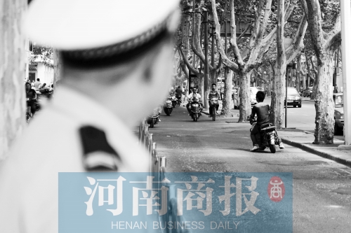 有警察，趕緊掉頭！