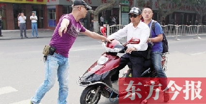 鄭州四部門聯(lián)手查非法營運(yùn)電摩