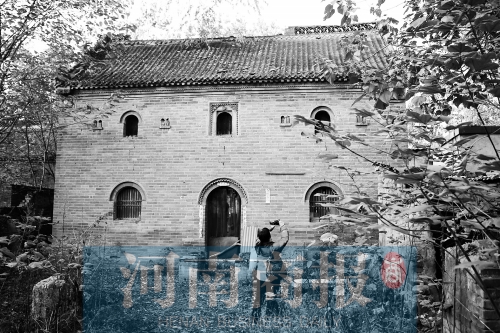 花五松的老宅里，還有祖上留下的牌位