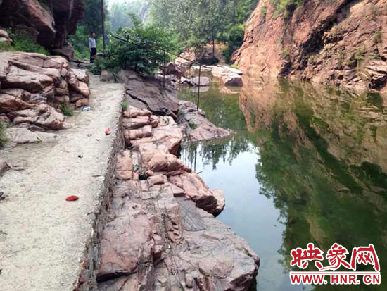 游客落水處。