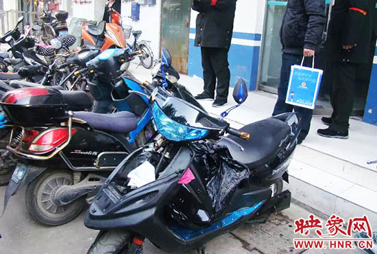 被撬的電動(dòng)車(chē)。