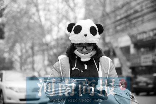 氣溫降了下來，不少人出行都裝備整齊