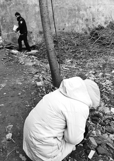 案發(fā)現(xiàn)場附近，死者的姐姐在痛哭。