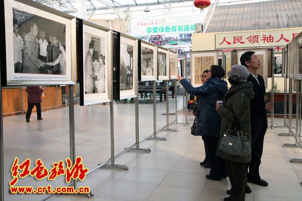 各地舉行毛澤東誕辰119周年紀(jì)念活動 各地舉行毛澤東誕辰119周年紀(jì)念活動