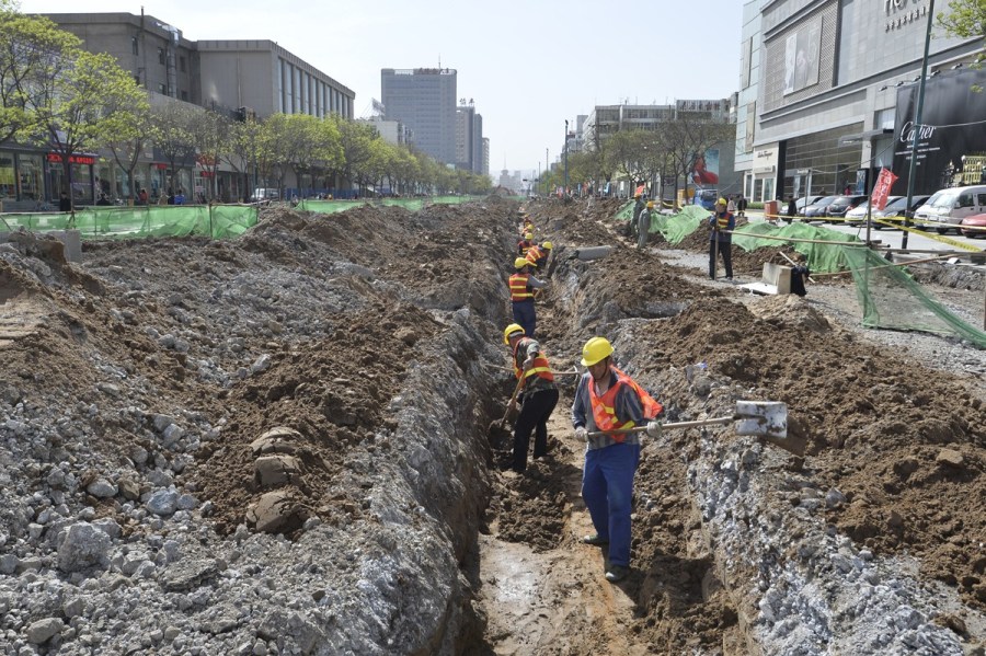 4月23日，太原，施工中的府西街。