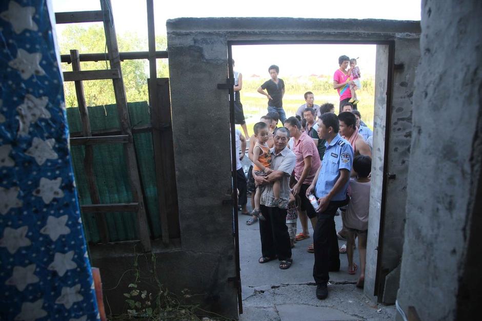 2013年08月06日消息，浙江省嘉興市秀洲區(qū)油車港鎮(zhèn)濮家灣村蠟燭浜一帶，是典型的城中村。村中農(nóng)民房被分隔成許多間出租給附近打工者。