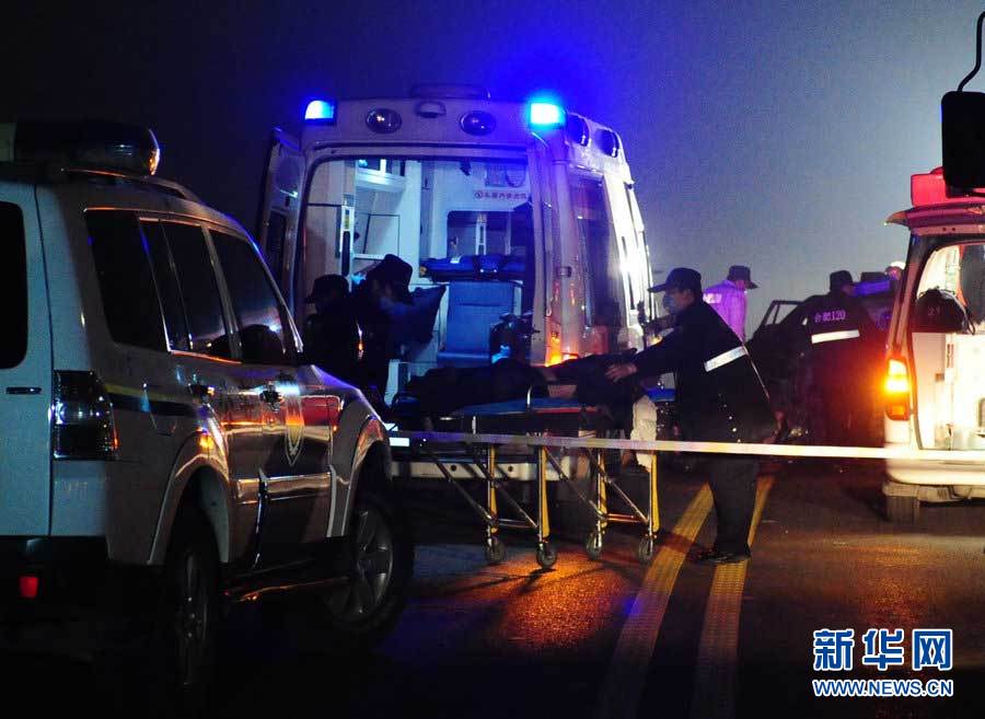 2013年1月9日，合肥，事故現(xiàn)場，兩輛受損車輛已經(jīng)全部變形