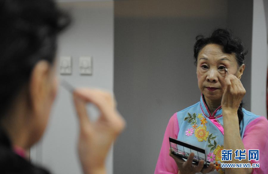 （圖片故事）（7）六旬老太舞動(dòng)足尖上的夢