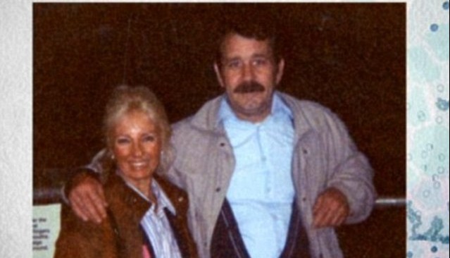 英67歲老婦隆胸后與29歲小伙相戀 英67歲老婦隆胸后與29歲小伙相戀