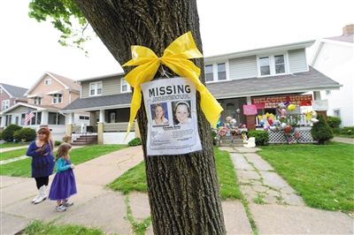 7日，當(dāng)?shù)貙ふ胰⒌膯⑹逻€在原處。