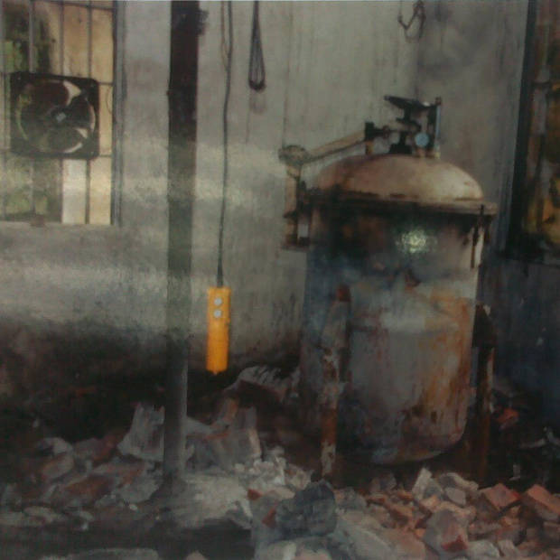 假劣“紅?！卑父嫫? title=