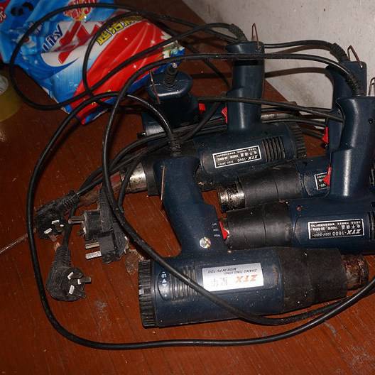 假劣“紅?！卑父嫫? title=