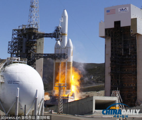 地時(shí)間2013年8月28日,在美國加州范登堡空軍基地,美國最大的“德爾塔IV”型重型火箭發(fā)射升空,將一顆機(jī)密間諜衛(wèi)星送入太空。