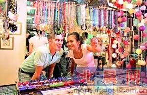 更多的購物樂趣要在夜市、跳蚤市場中慢慢發(fā)掘。