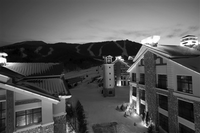 　　俯瞰亞布力,一個(gè)安靜的東北小鎮(zhèn),俄語(yǔ)“蘋果園”的意思?！? oldsrc=