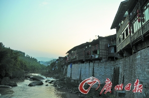 　　夕陽下的古鎮(zhèn)?！? complete=