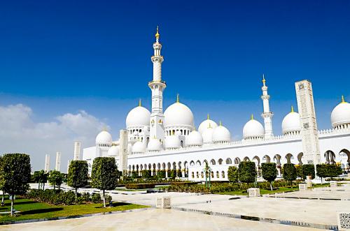 　　宏偉的阿布扎比大清真寺。