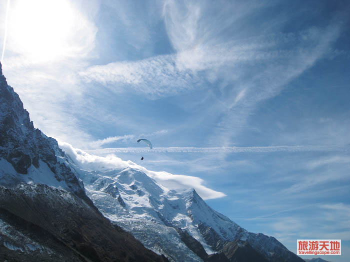 滑翔傘美女帶你御風而行