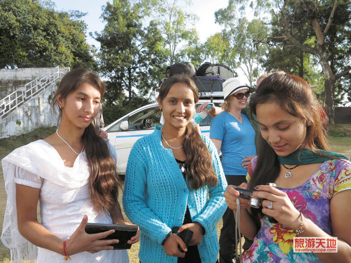 滑翔傘美女帶你御風而行