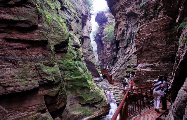 帶你走進(jìn)5A景區(qū)“新兵”龍?zhí)洞髰{谷 帶你走進(jìn)5A景區(qū)“新兵”龍?zhí)洞髰{谷