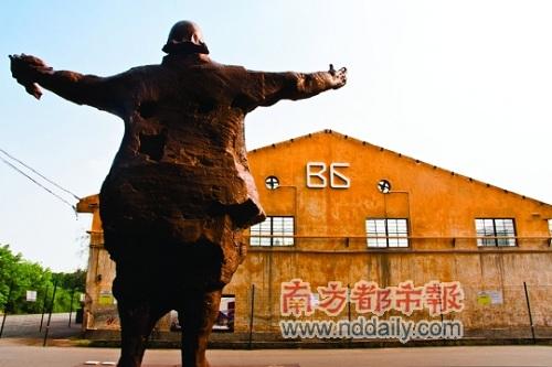 　　紅專(zhuān)廠(chǎng)有著時(shí)代的銹跡,明晚將和新銳的電子音樂(lè)碰撞