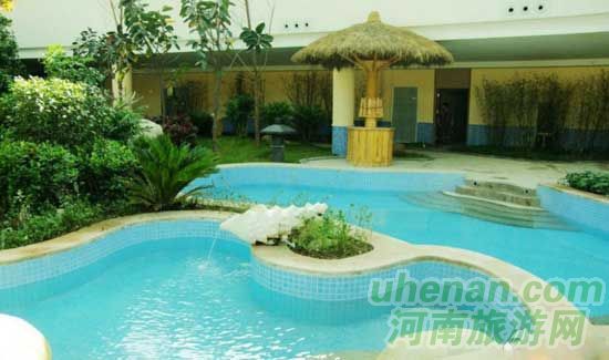 深秋去堯山賞紅葉、泡溫泉、拜大佛