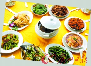 在封開品嘗各地美食,大飽口福。