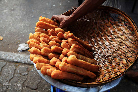 緬甸，繽紛的街邊平民小吃