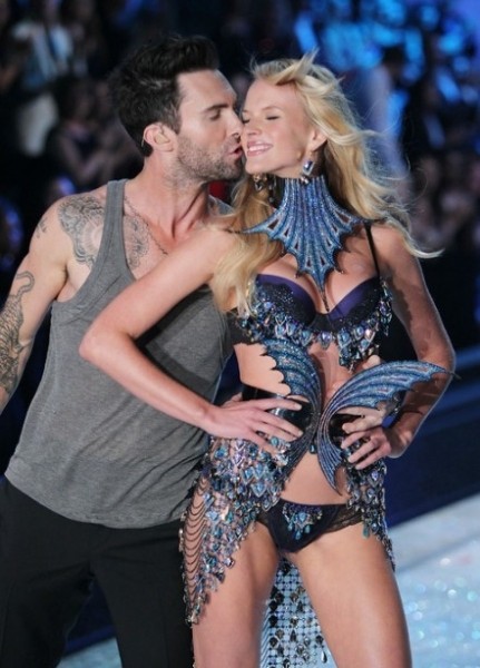 誰能有幸約會(huì)天使？維秘超模們的男星后宮團(tuán)